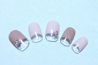 2色カラーの逆フレンチネイル