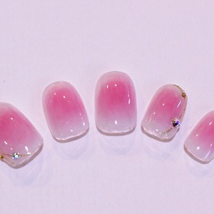 ピンクチークネイル