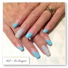 斜めフレンチ×レース編みフラワーネイル（ブルー）