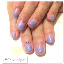 マーメイドブルーのグラデーション＋スワロフスキーオプションネイル