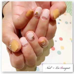 2色カラーの逆フレンチネイル